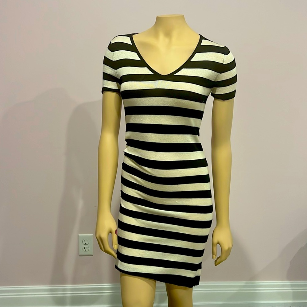 BCBG striped knee length short sleeve sweater dress XS never work